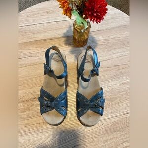 Dansko Blue Womans Peep Toe Sandals Size 40